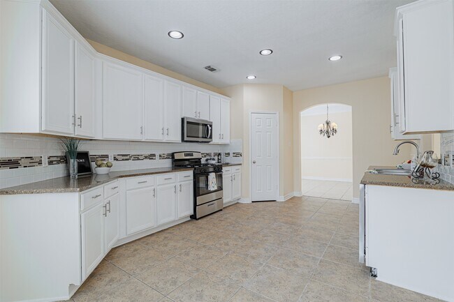 Building Photo - 8510 Brighton Lake Ln