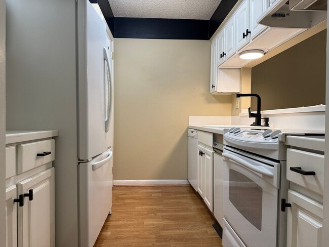 Building Photo - 10 Hampshire Cir