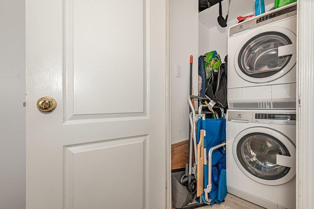 Building Photo - 2301 Collins Ave