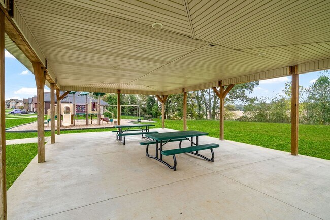 Building Photo - Pet Friendly Four Bedroom with Bonus!