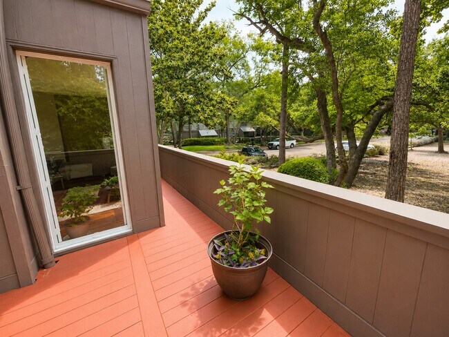 Building Photo - 246 Litchfield Ln