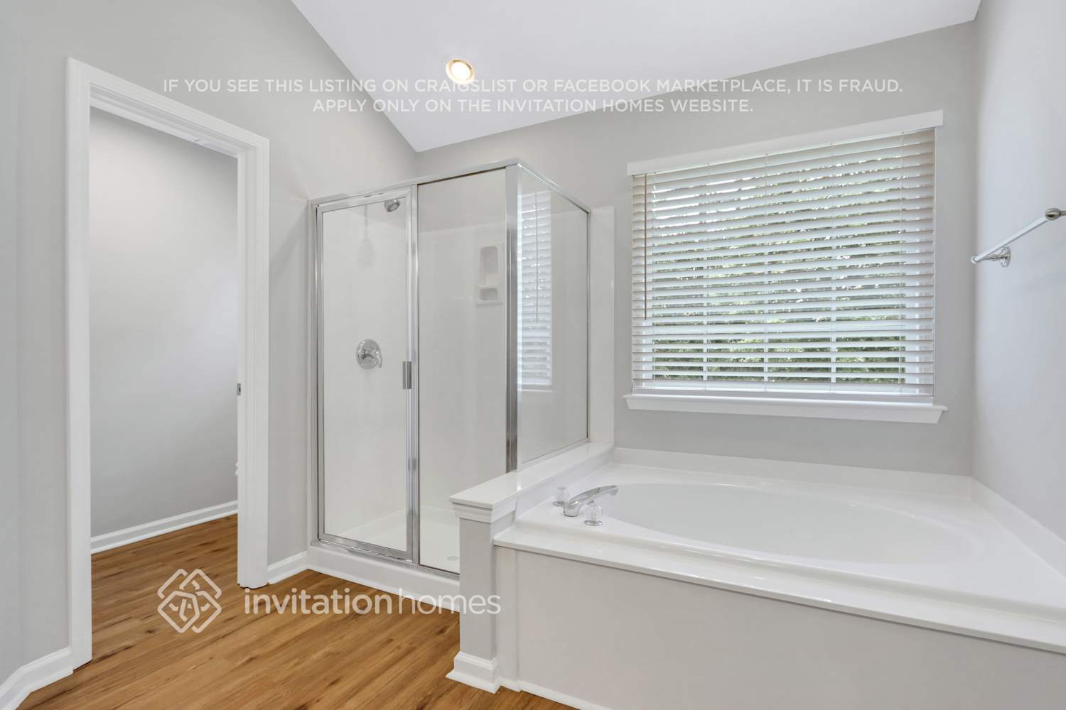 Building Photo - 9823 Dauphine Dr