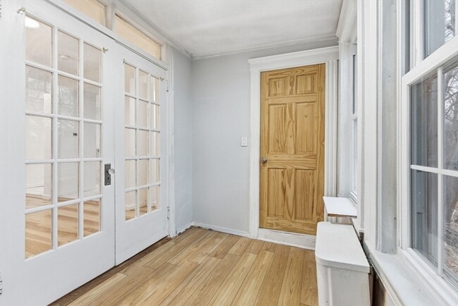 Building Photo - 16 Floyd St