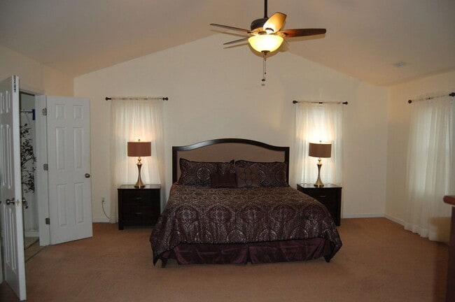 Building Photo - 2218 Midview Rd