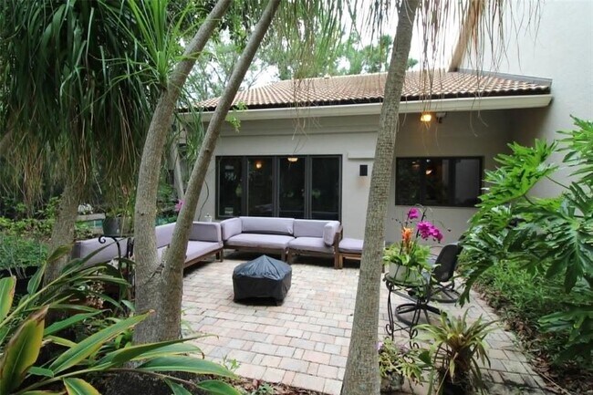 Building Photo - 4532 Ascot Cir N