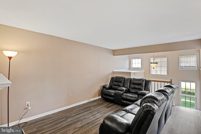Building Photo - 842 Dewees Pl