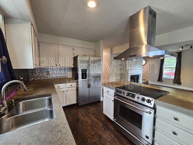 Building Photo - 4132 S Richfield Way