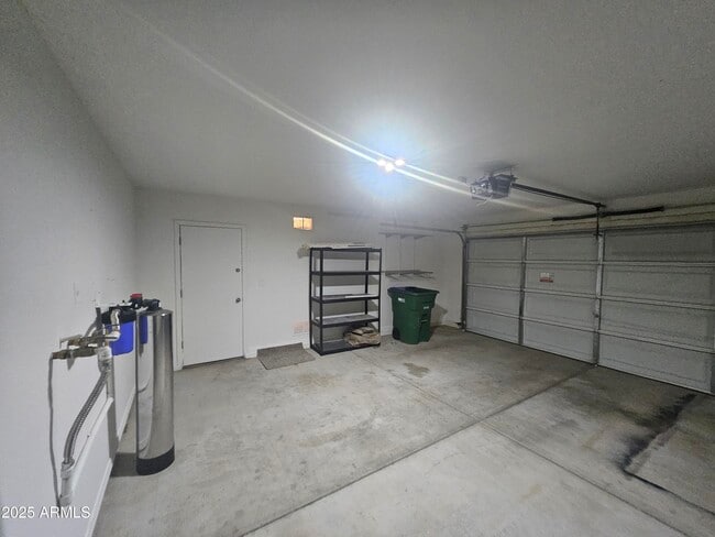 Building Photo - 40438 W Helen Ct