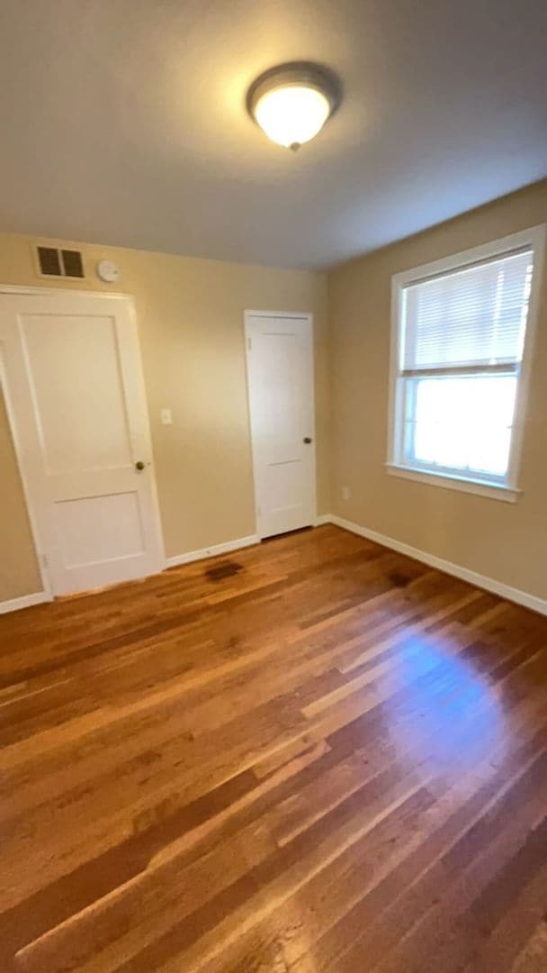 Building Photo - 2 Bedroom 1 Bath