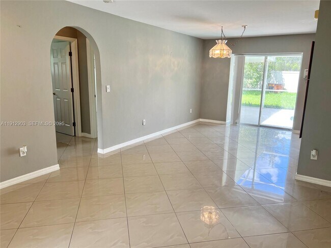 Building Photo - 15561 Spring Line Ln