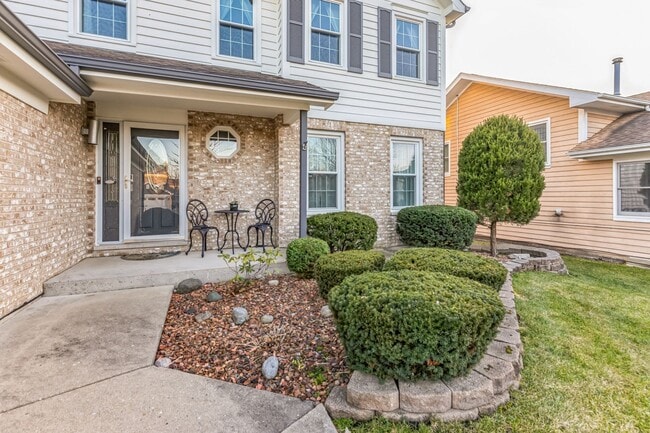 Building Photo - Fully Furnished 4 Bedroom 2.5 bathroom home in Bloomingdale