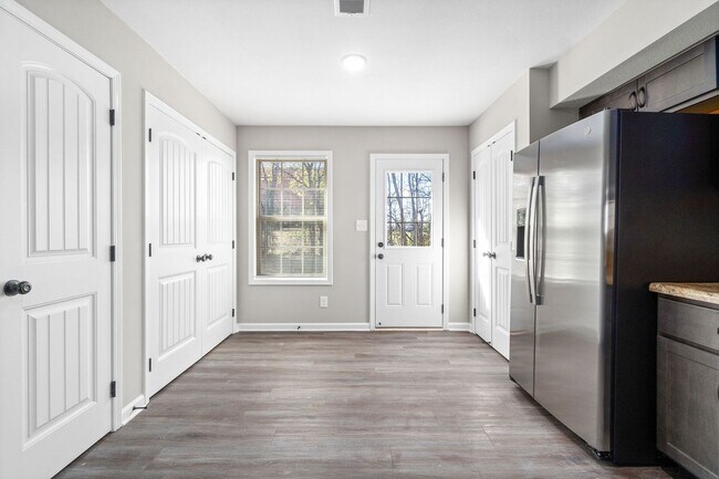 Building Photo - 1007 Glenkirk Dr