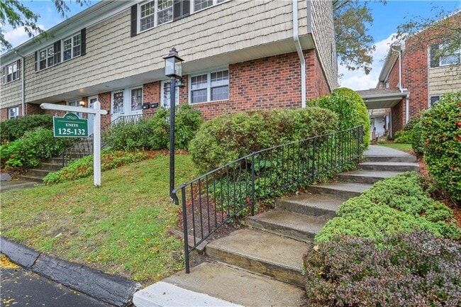 Building Photo - 245 Unquowa Rd