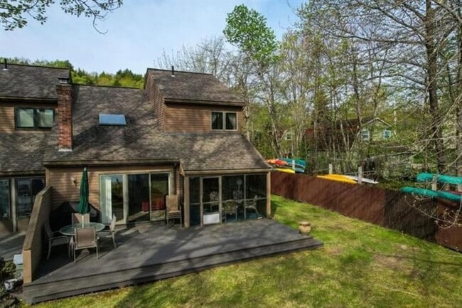 Building Photo - 15 Manor Estates Dr