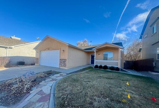 Building Photo - Beautiful home in with Stunning Mountain Views