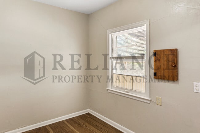 Building Photo - 628 S Mission Rd