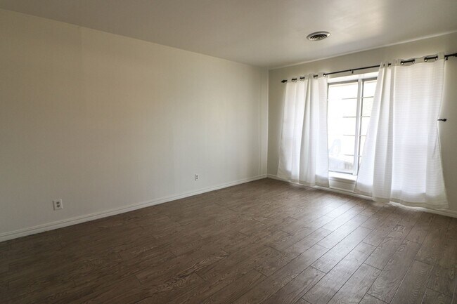 Building Photo - Located in South Tulsa - 3 Bedroom Home!!