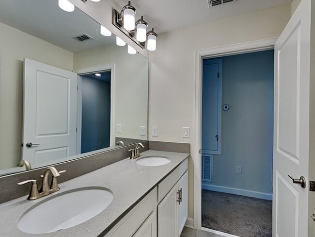 Building Photo - 472 Brunswick Dr