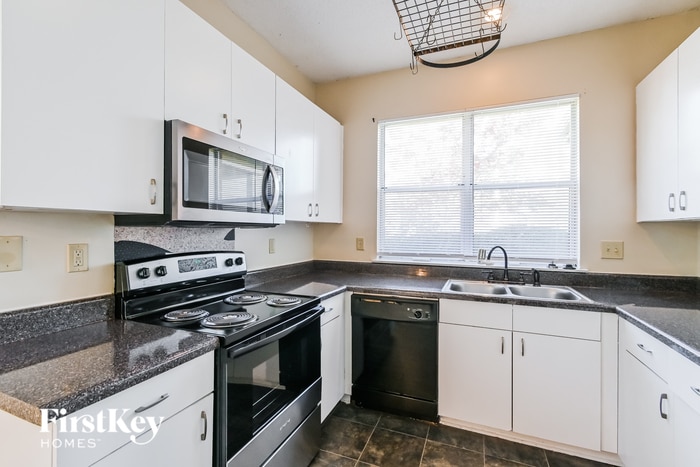 Building Photo - 8141 Walnut Valley Cove