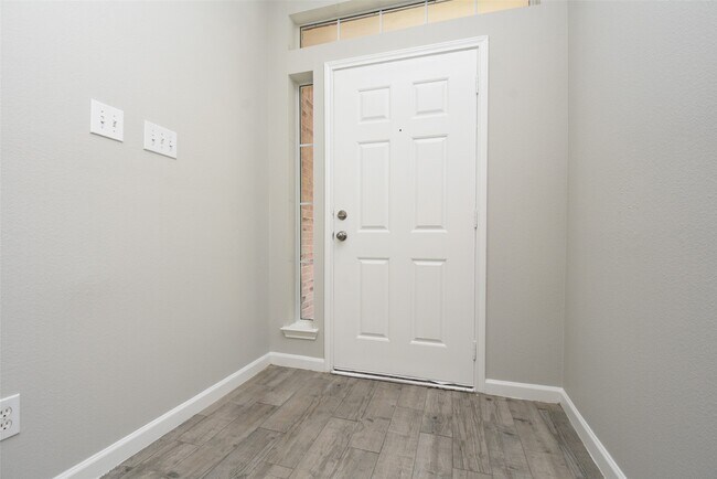 Building Photo - 21603 Falvel Lake Dr