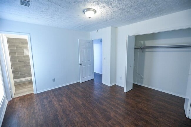 Building Photo - 1967 Singer Way