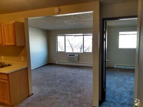 Building Photo - 1 bedroom 1 bathroom upstairs apartment - ...