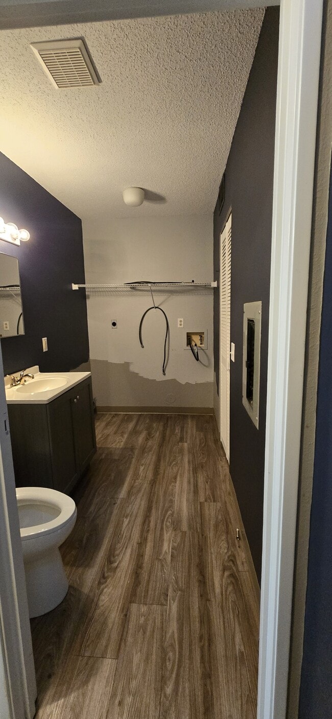 Building Photo - 261 Frenn Ave