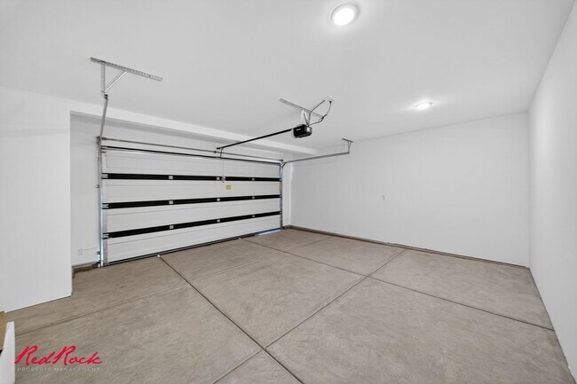 Building Photo - Stunning 4 Bedroom Home in Beautiful Desert Terrace Community