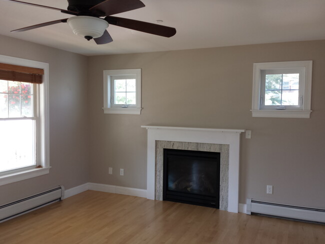 Living Room - 5 Champagne Ln