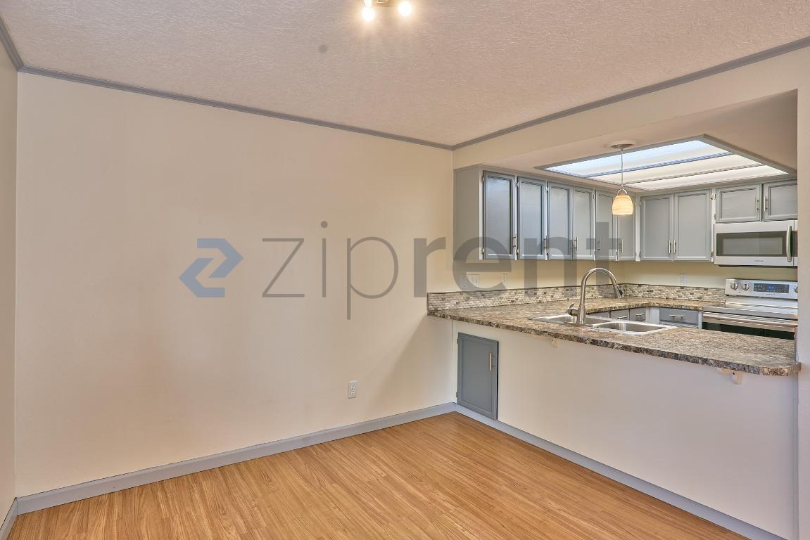 Building Photo - Unit