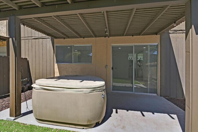 Building Photo - 9175 Campina Dr