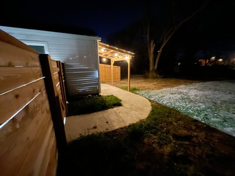 Building Photo - 129 Gordon Ter