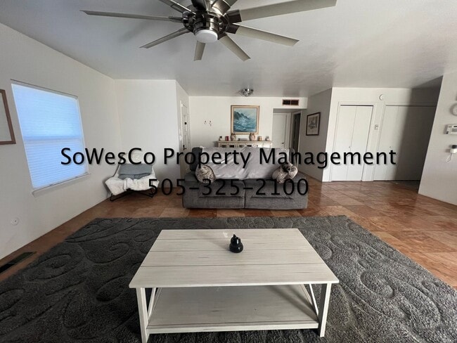 Building Photo - FULLY FURNISHED  3 Bedroom 2 Bath 2 Car Garage - 3 Month Minimum