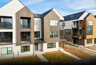 Building Photo - 2345 N Paradise Flt Ln