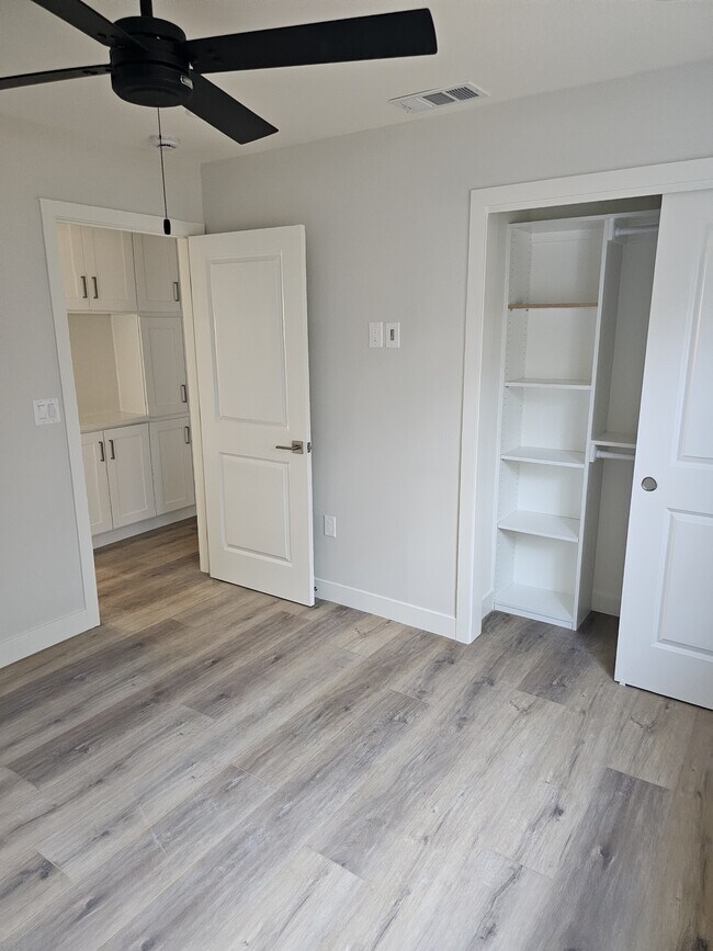 Building Photo - 11204 Sylvan St