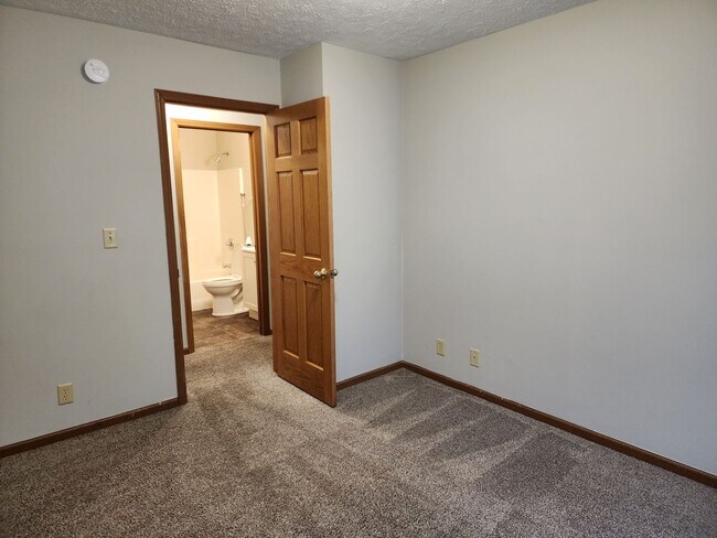 Building Photo - 3-Bedroom, 2-Bathroom Home with 2-Car Atta...