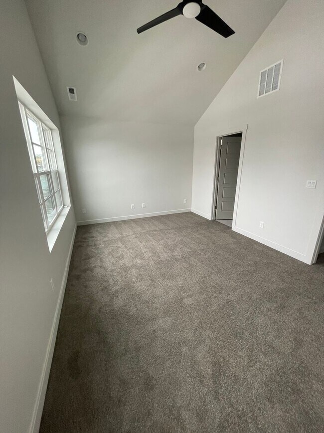 Building Photo - 4380 Bergen Ln