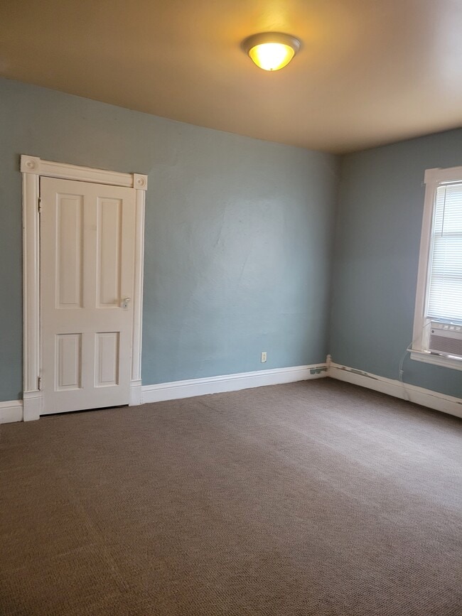 Building Photo - 617 7th Ave