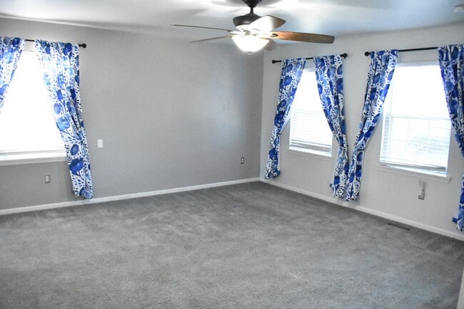 Building Photo - Welcome To Lake Ridge's Finest...