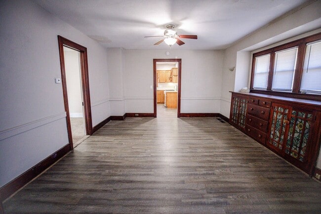 Building Photo - Spacious and Beautidul Four Bedroom Home!