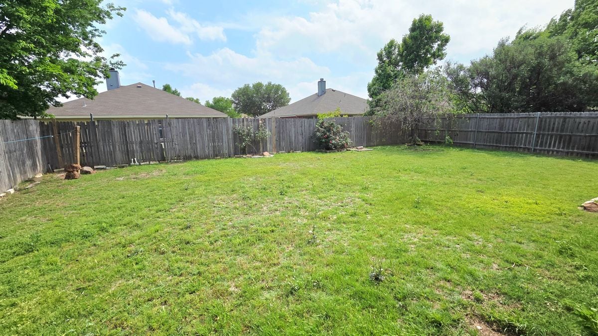 Building Photo - 9821 Pierce Dr