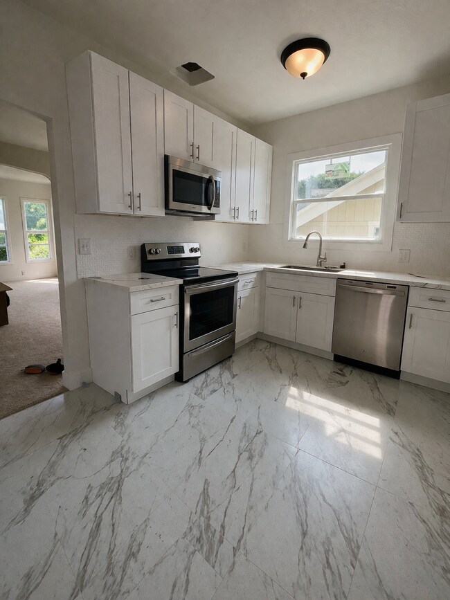 Building Photo - 211 N Vendome St