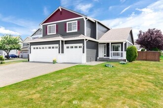 Building Photo - Move in ready home with 4 beds 2.5 bath and 3 car garage