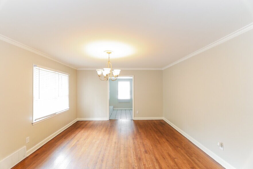 Building Photo - 1172 Oak Ridge Dr