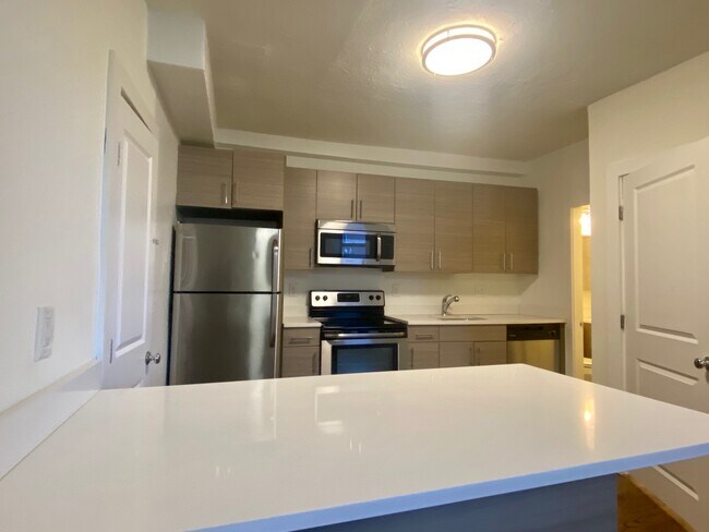 Primary Photo - 5 N Margin St