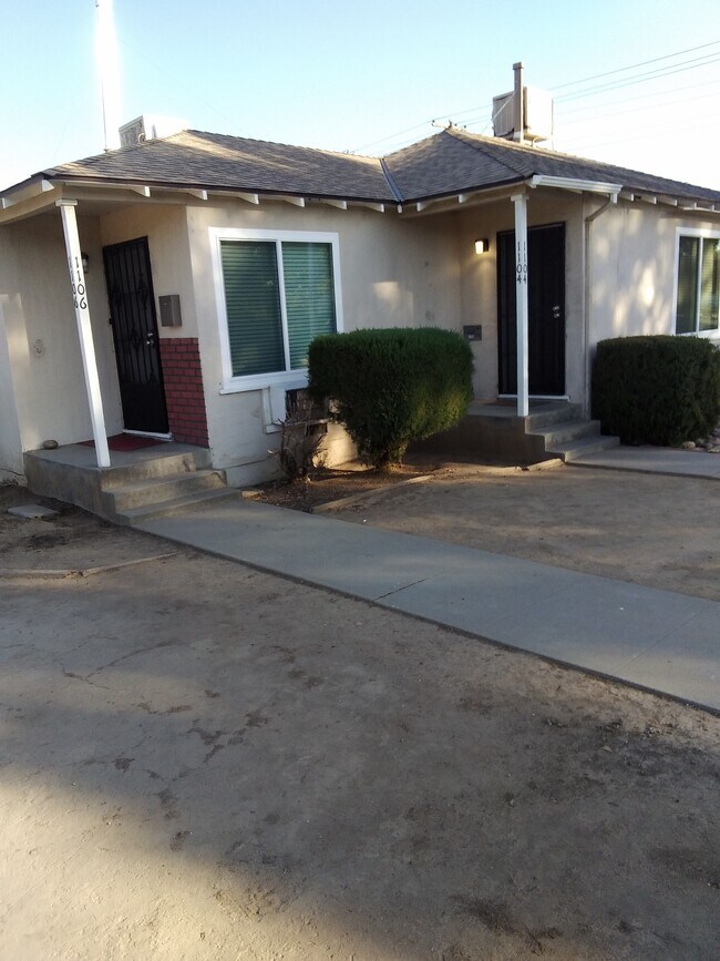 Primary Photo - 1106 E Lansing Way