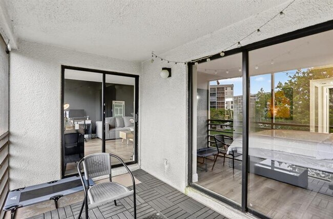 Building Photo - 2309 S Cypress Bend Dr