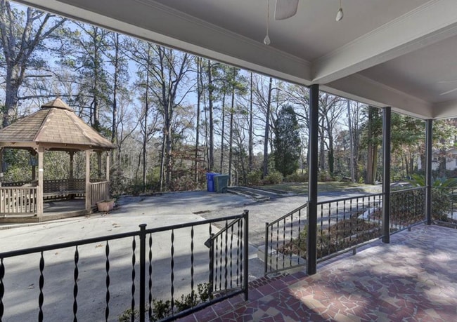 Building Photo - Historic Earlewood Neighborhood Gem: 3-Bed...