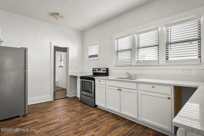 Building Photo - 1516 McDuff Ave S