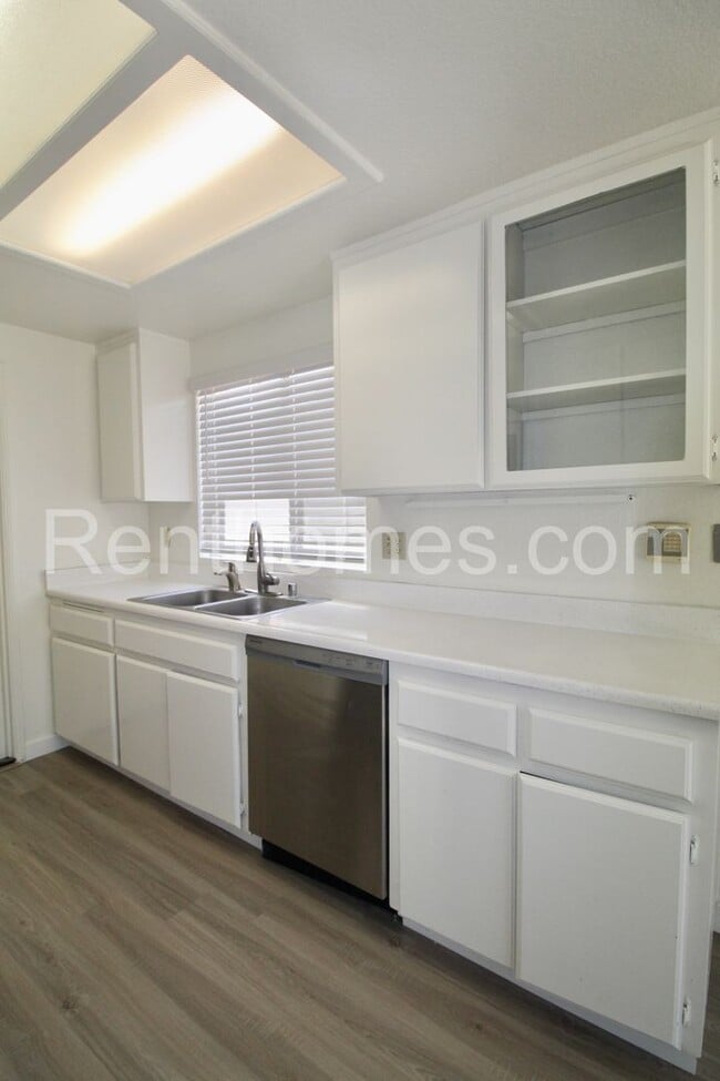 Building Photo - 2723 Malibu Pl